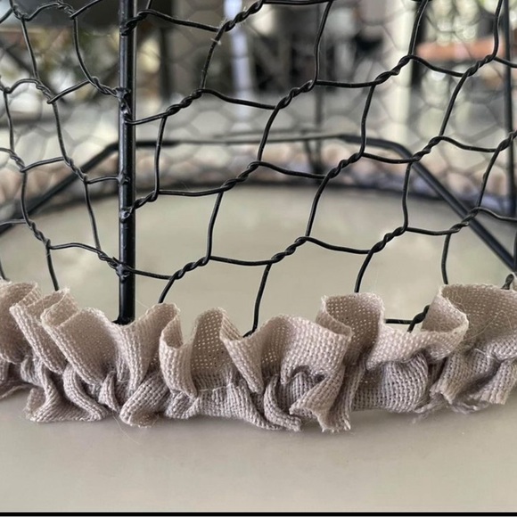 Chicken coop shades with natural tone ribbon - Picture 2 of 3